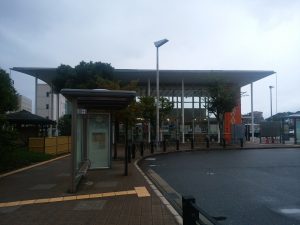 一畑電車 松江しんじ湖温泉駅 駅舎 駅前ロータリーから撮影
