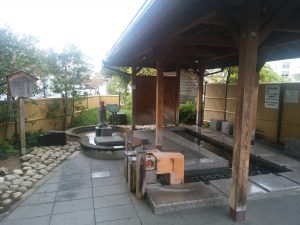 一畑電車 松江しんじ湖温泉駅 お湯かけ地蔵と足湯