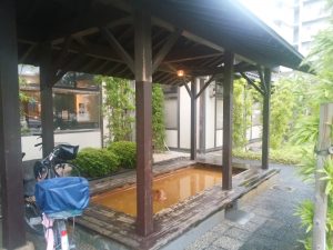 出雲駅前温泉 らんぷの湯 無料で入れる足湯 玄関の横にあります