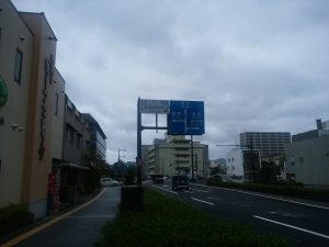 宍道湖大橋を渡ったところ この先に島根県庁があります