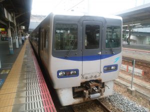 JR四国 8000系 貫通型前面 岡山駅にて