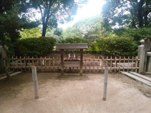 阿知神社 東方遥拝所 この方向に伊勢神宮があるそうです