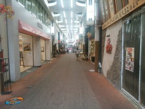 倉敷センター街 倉敷美観地区が近づくと、途端に開いている店が増えます