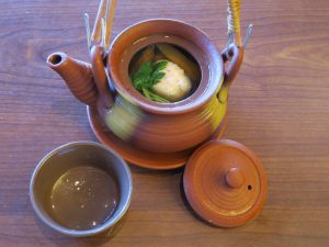 地鶏と松茸の土瓶蒸し 中身 舞浜ユーラシアにて