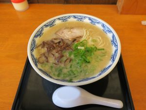 博多ラーメン 由丸製麺所にて