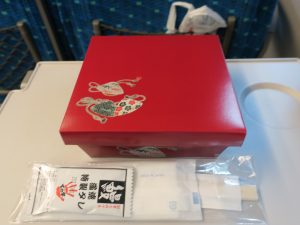 創業文政十年江戸の味 うなぎ弁当 外箱を開けたところ まるでうな重のような箱が入っていました