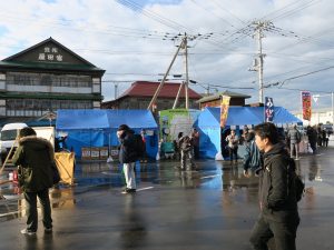 JR留萌本線 増毛駅 駅前ロータリー ここぞとばかりに出店が出ていました
