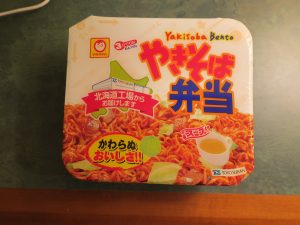 マルちゃん やきそば弁当 北海道限定 パッケージ 上から