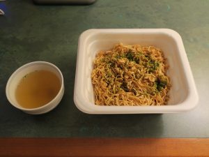 マルちゃん やきそば弁当 北海道限定 できあがり