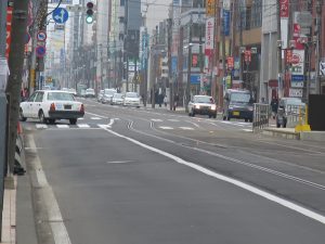 札幌市電 西4丁目電停 電停付近が不自然に曲がっています