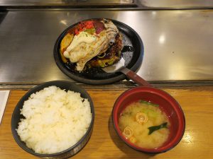 モダン焼きランチ 鉄板や かんろにて