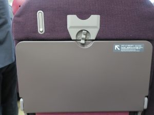 JR北海道 キハ281系 特急スーパー北斗 シート背面 コートフックとチケットホルダーがついています