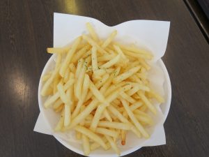 山盛りフライドポテト 浦安万華郷にて