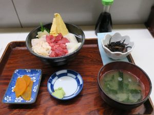 青森三色丼 アウガ新鮮市場 丸青食堂にて