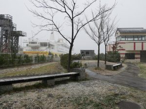 青函連絡船 八甲田丸 周辺は公園として整備されています