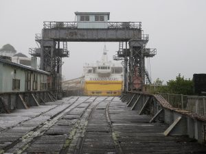 青函連絡船 八甲田丸 貨物列車の搭載口