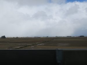 北海道新幹線 はやぶさ 車窓から 雪がところどころ残っています