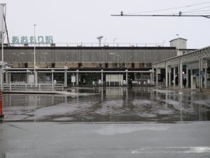 JR奥羽本線 青森駅 駅舎 結構雪が降っています
