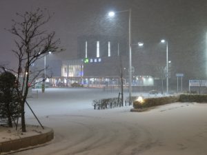 JR函館本線 函館駅 駅舎 この日の夜は吹雪でした