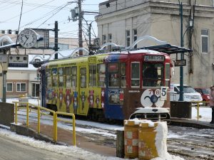 函館市企業局交通部 函館市電 710形 十字街電停にて