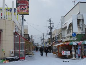 函館朝市 函館駅方向からの入り口 この日は大雪でした