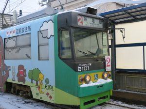 函館市企業局交通部 函館市電 8000形 十字街電停にて