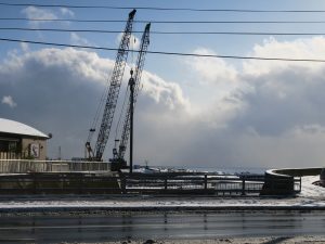函館 湯の川温泉 漁火通り(国道278号線)から海が見えます
