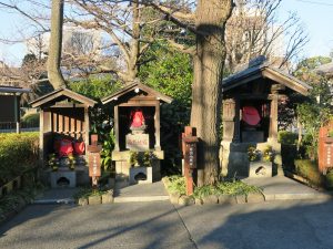 東京浅草 浅草寺 子育地蔵尊と商徳地蔵尊と出世地蔵尊