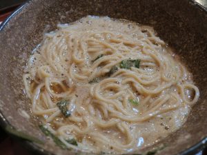 高尾山口 栄茶屋 自然薯そば わさびとネギを入れて、よく混ぜていただきます