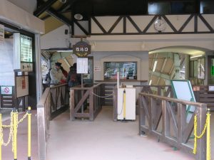 高尾山 ケーブルカー 高尾山駅 改札口