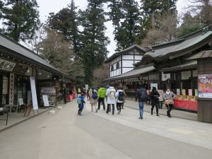 高尾山薬王院 仁王門への道のり 札所と受付