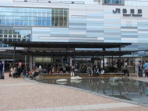 熱海温泉 足湯 家康の湯 全体 JR熱海駅前にあります