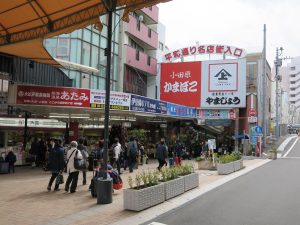 平和通り名店街入口 この商店街を抜けて道なりに進むと、大江戸温泉物語 熱海温泉 あたみ があります