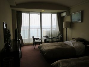 伊豆山温泉 うみのホテル中田屋 ツインルーム 室内 玄関側から撮影