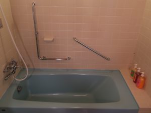 伊豆山温泉 うみのホテル中田屋 ツインルーム バスルームの湯船 結構広いです