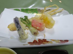 伊豆山温泉 うみのホテル中田屋 夕食 揚げ物 高麗人参の天ぷら