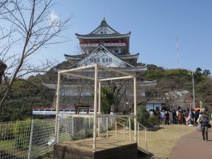 熱海城 天守閣と展望台 猿回しが来ていたので人だかりができていました