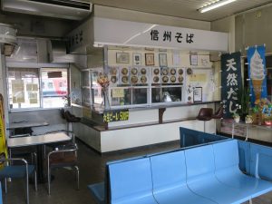 しなの鉄道線 戸倉駅 待合室内の立ち食い蕎麦屋さん