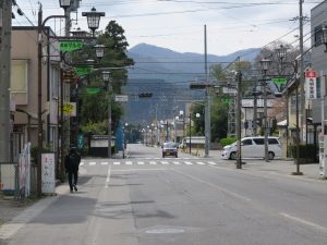 戸倉駅入口交差点 戸倉上山田温泉へはここを左折します