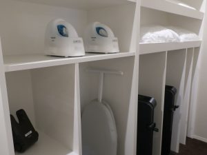 長野東急REIホテル 枕やズボンプレッサ、アイロンなどの貸し出し品コーナー