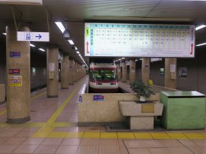 長野電鉄線 長野駅 ホーム 左側から順に、1番線、2番線、3番線です
