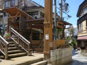 渋温泉 足湯のぶとまる 大湯の上にあります