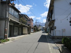 湯田中温泉 これが温泉地だとは思えない光景です