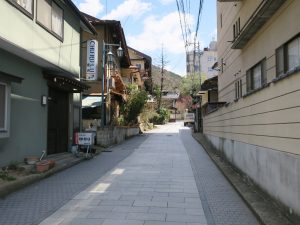 渋温泉 石畳通りの入り口です