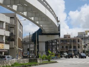 ゆいレール 首里駅 首里駅から先の線路 延伸工事をしているみたいです