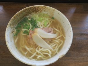 軟骨ソーキそば中 ゆりえそばにて
