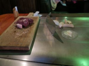 SAM'S MAUI 鉄板焼 目の前でステーキを焼いてくれます