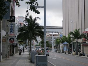 沖縄県 那覇市 国際通り ゆいレールの牧志駅付近