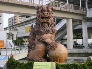 さいおん♥うふシーサー 牧志駅の横にあります