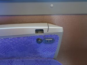 会津鉄道 会津線 特急リバティ会津 シート脇のコンセント